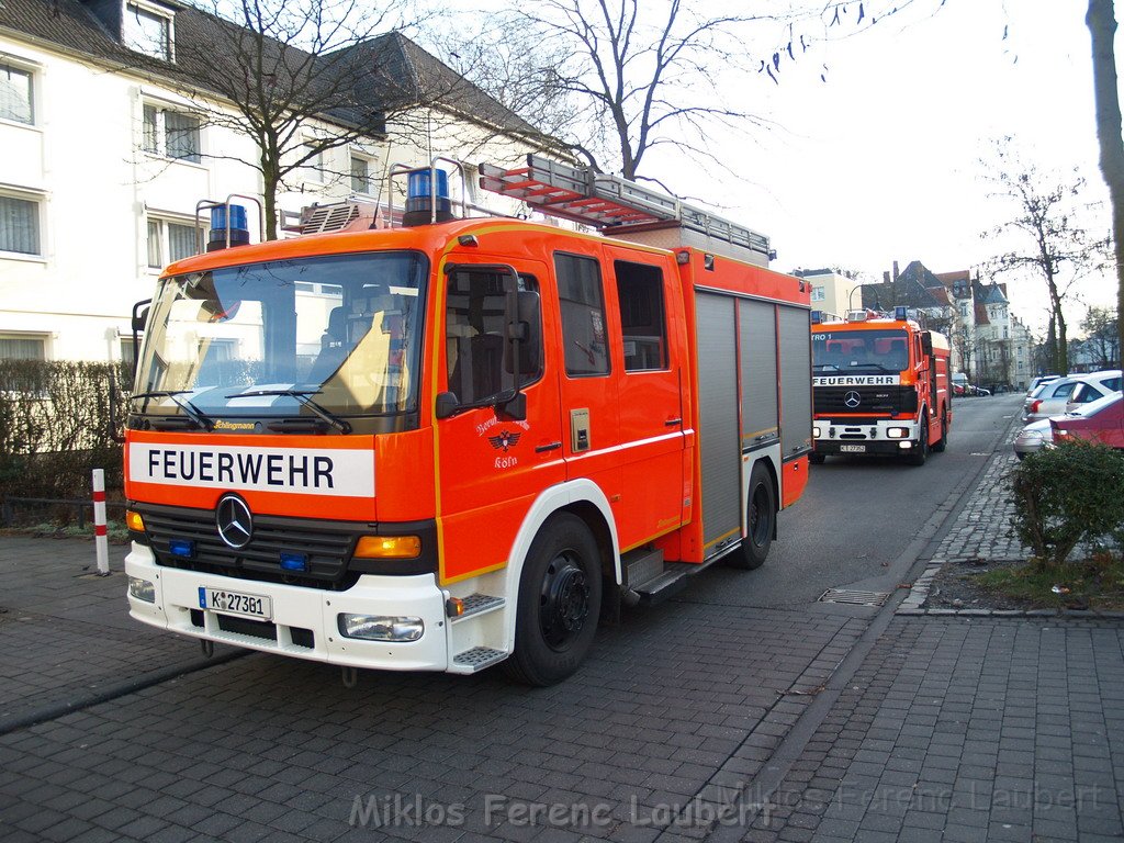 Einsatz Feuerwehr SEK Polizei Koeln Nippes Merheimerstr P026.JPG